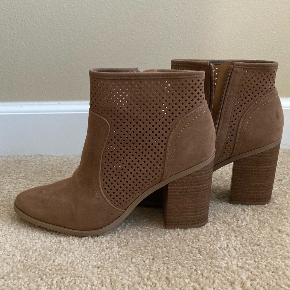 Universal Thread Heeled Ankle Boots